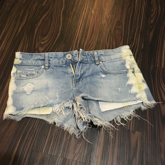 Cute damaged shorts Bershka