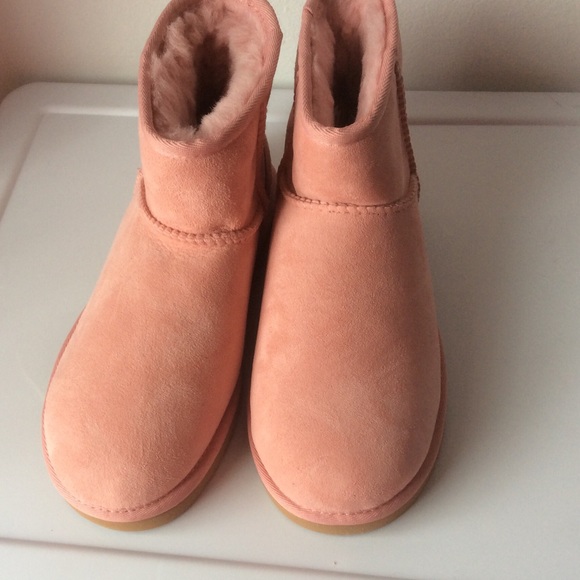🆕UGG Australia Classic Mini - Picture 2 of 4