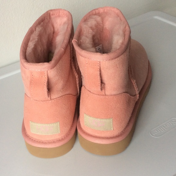 🆕UGG Australia Classic Mini - Picture 3 of 4