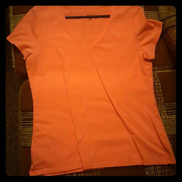 Gap XL V-neck T-shirt