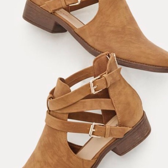 Cognac bootie. Super cute. Never worn. Tried on