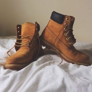 BRAND NEW Women's Timberland classic boots