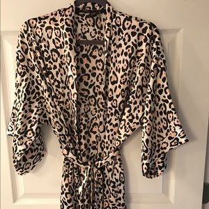 Fabulous Victoria's Secret print robe!!!