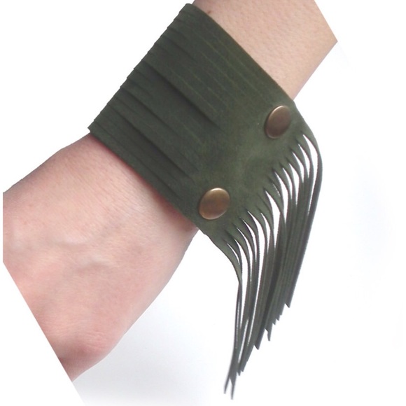 2XHP ARTISAN Crafted -ITALIAN SUEDE FRINGE CUFF PRICE FIRM - Picture 2 of 5