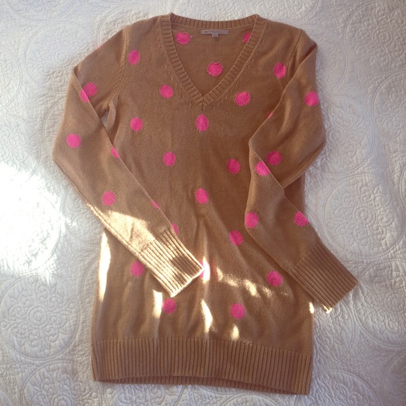 GAP v-neck tan sweater with pink polka dots