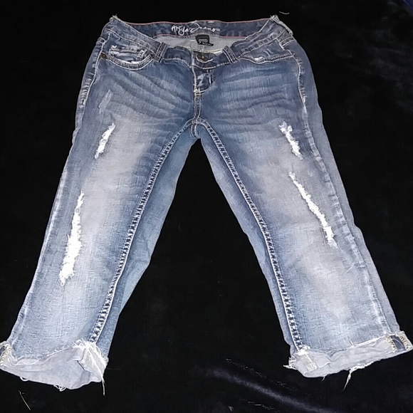 Ariya Capris