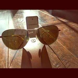 Oliver Peoples sunglasses Commander style.