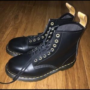 VEGAN 1460 Unisex Doc Martens Black MINT CONDITION