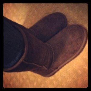 Ugg boots in brown kids size 3/adult size 5