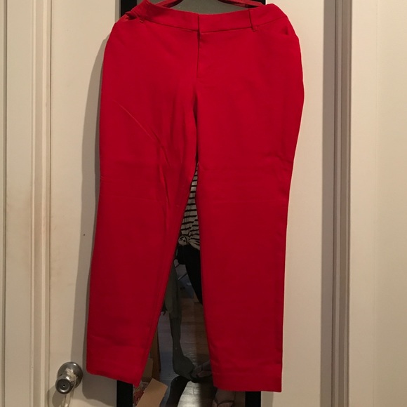 MOVING SALE🎉Stylish, red ankle cropped trousers