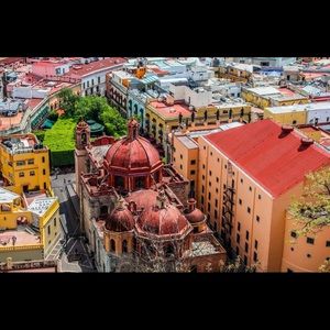 Meet your Posher, Claudia