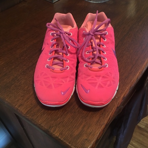 Nike Free 5.0s 💗