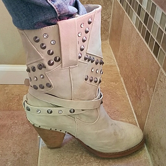 Boots - Picture 2 of 6