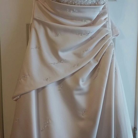 Maggie Sottero wedding dress NEVER WORN - Picture 2 of 4