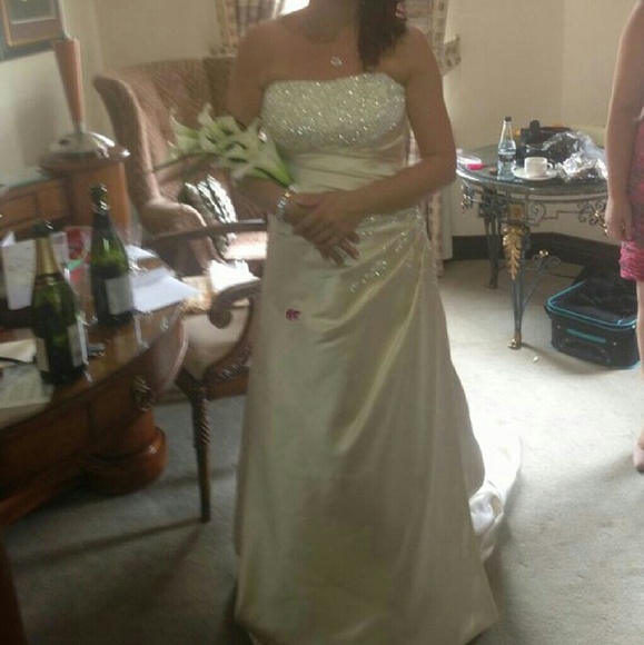 Maggie Sottero wedding dress NEVER WORN - Picture 4 of 4