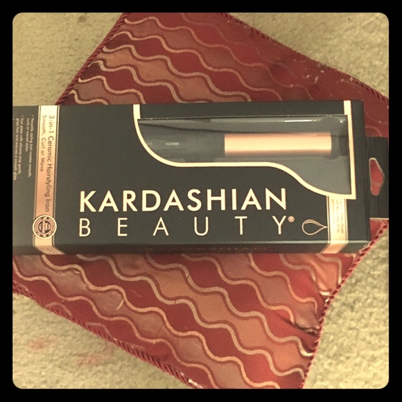 Kardashian 3-in-1 styler w/ heart resistant mitt