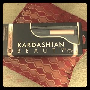 Kardashian 3-in-1 styler w/ heart resistant mitt