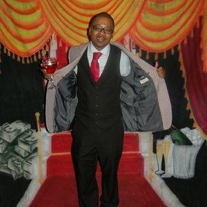 Meet your Posher, Derrick