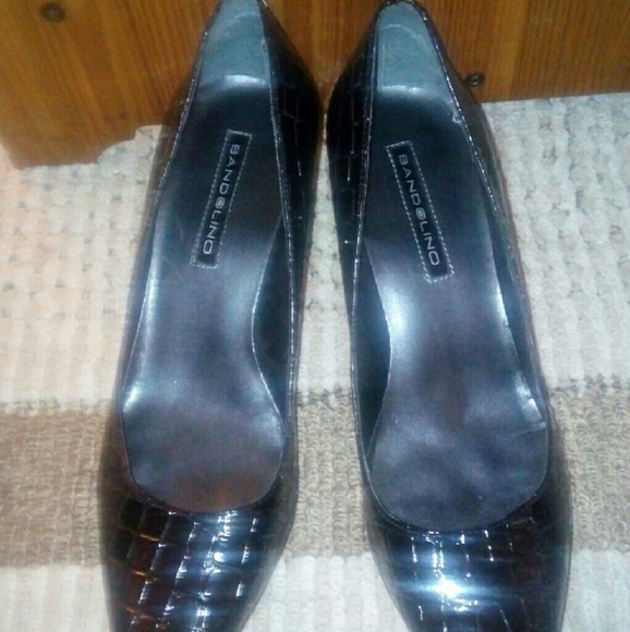 $$PRICE DROP$$!!! Bandolino blk faux croc heels