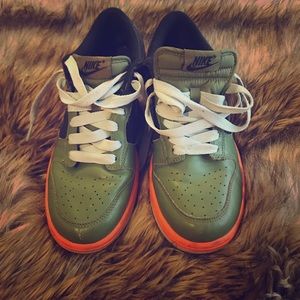 Nike SB Dunk! In Rare Olive Green Color