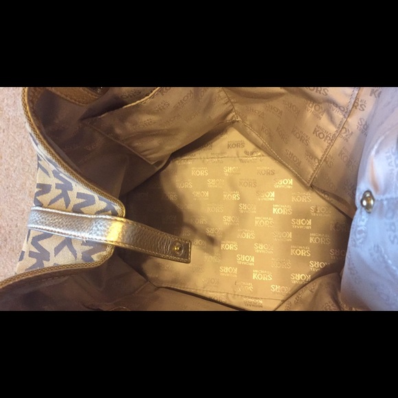 MK PURSE AUTHENTIC - Picture 2 of 2