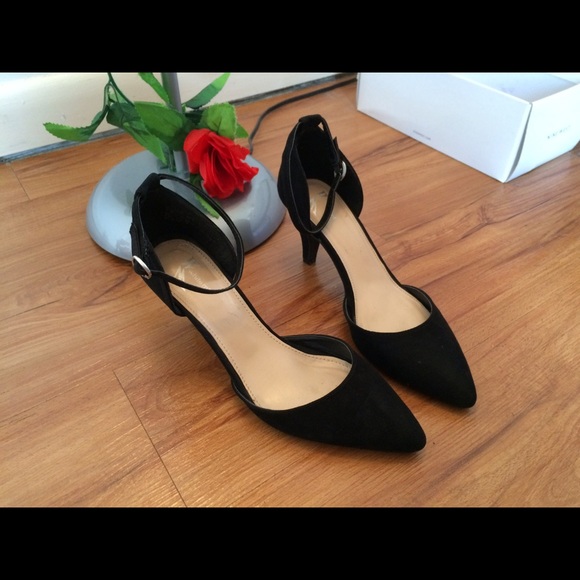 Black pointed low heels