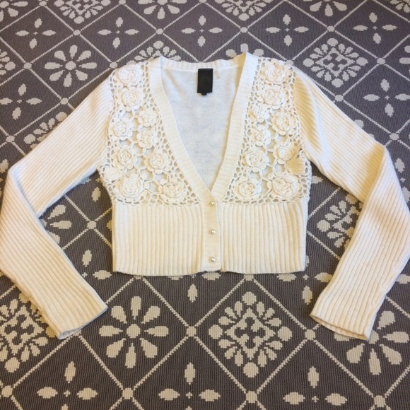 🌸 Price Drop! Feminine Crocheted Cropped Cardigan