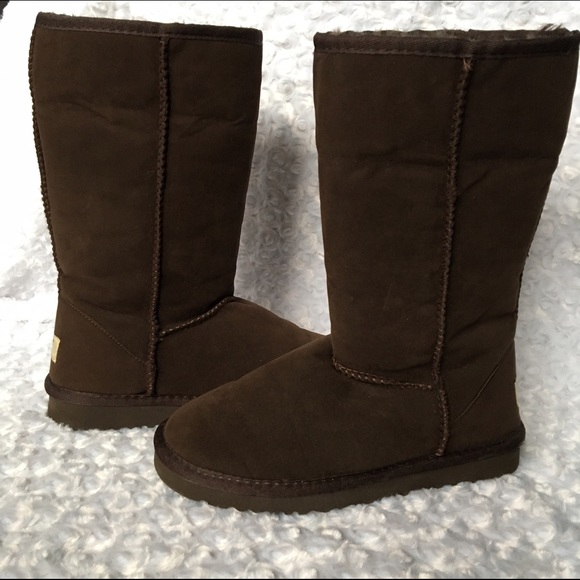how much are uggs with buttons how much are uggs with buttons