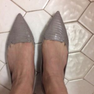 Vince Camuto beige snakeskin flats