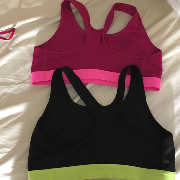 Nike sports bras lot of 2 35$ - Picture 2 of 2