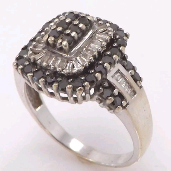 10k black and white cluster 0.5ct ring
