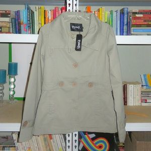 NWT khaki, short trench