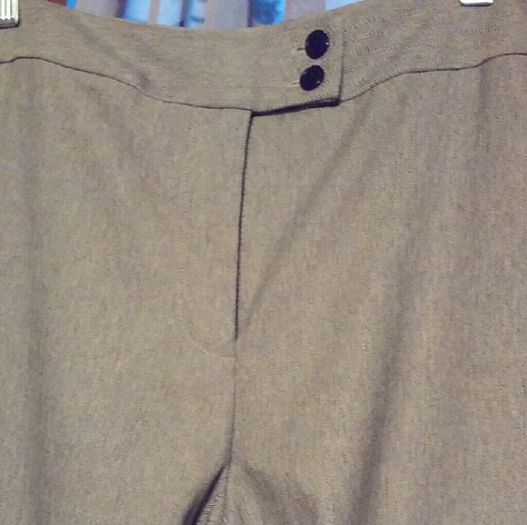 Women's professional taupe color 2-pc. suit. FIRM - Picture 4 of 4