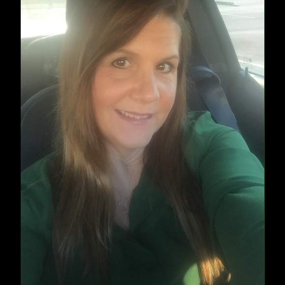 Meet your Posher, Melissa - Picture 2 of 8