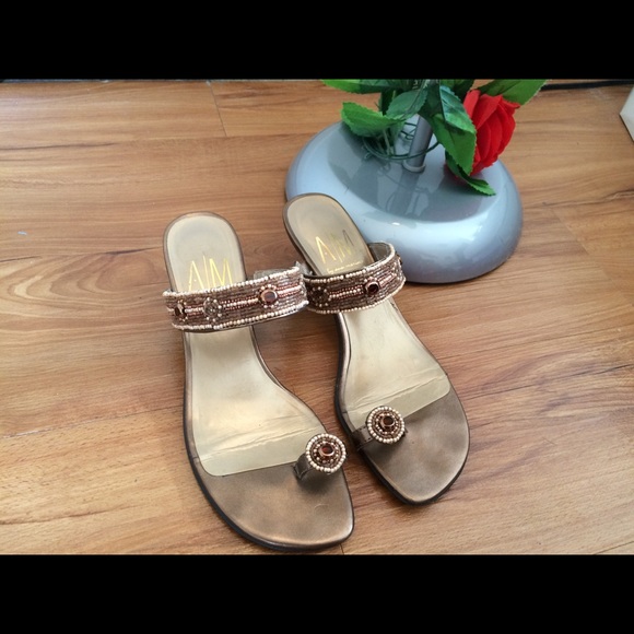 Low heels with beads