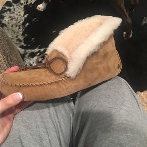 Size 9 Ugg bootie slippers