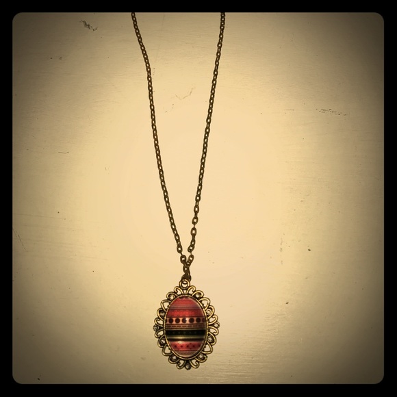 Gold pendant necklace