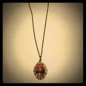 Gold pendant necklace