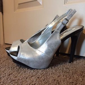 Vera Wang Platform Pumps