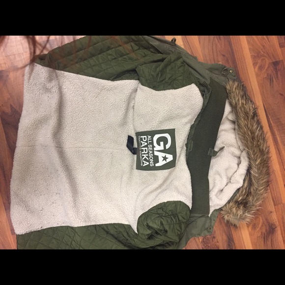 Green parka with fur hood - Picture 3 of 4