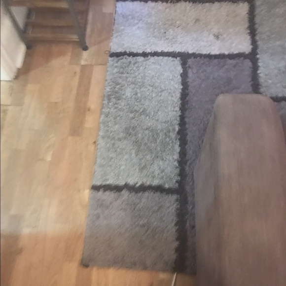 Selling this throw rug