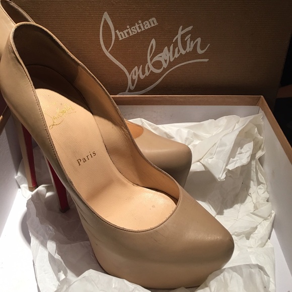 Christian Louboutin Daffodile Nude sz 40