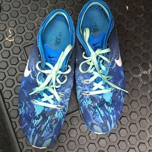 NIKE cross training sneaker