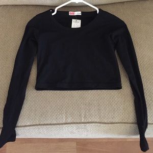 New black long sleeve crop top