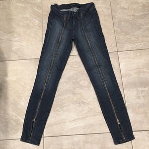 Skinny Jean with zippers