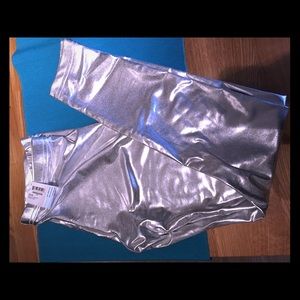 Shiny leggings