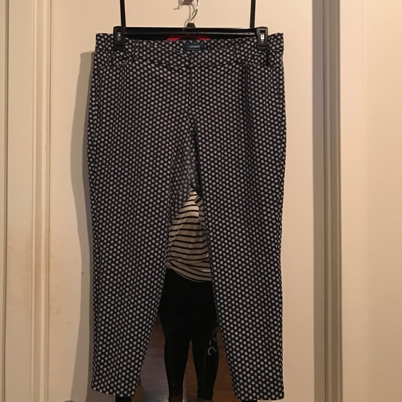 MOVING SALE🎉Flowery cropped blue and white pants