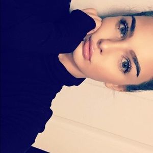 Meet your Posher, Leonora