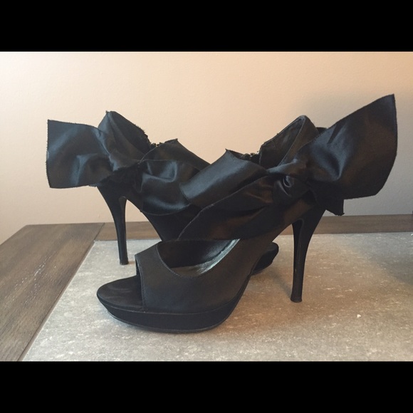 Steve Madden Luxe Satin Bow peep toe pumps