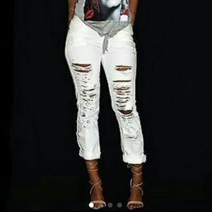 Destroyed Cropped White Jeans